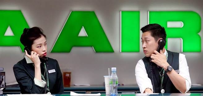 长荣空服员宣布罢工，第一线地勤人员忙翻。（报系资料照）