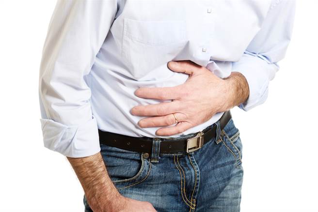 胃痛半个月！他肠中拉出超噁巨虫(示意图/达志影像)