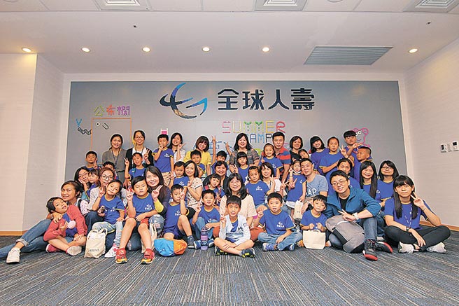 顧家好幸福，全球人壽親子園遊會首登場，第3屆同仁親子夏令營開跑。圖／全球人壽提供