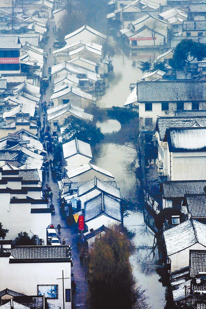 古城紹興全部籠罩在皚皚白雪中，景色分外迷人。（中新社資料照片）
