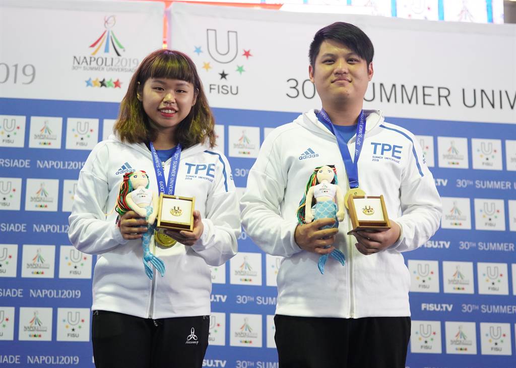 射擊10公尺空氣手槍男女混雙金牌余艾玟／郭冠廷。(大專體總提供)