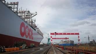台船為東方海外1.3萬箱貨櫃船完成脫硫器加改裝作業