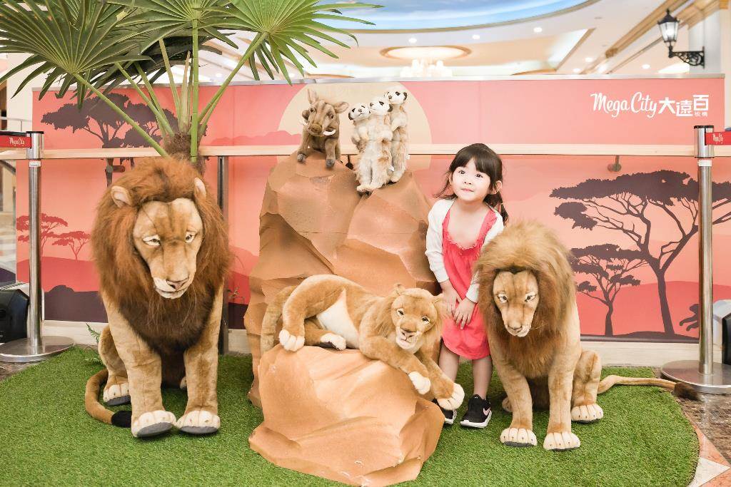 板橋大遠百「動物叢林主題特展」搶搭獅子王電影版熱潮。（遠百提供）