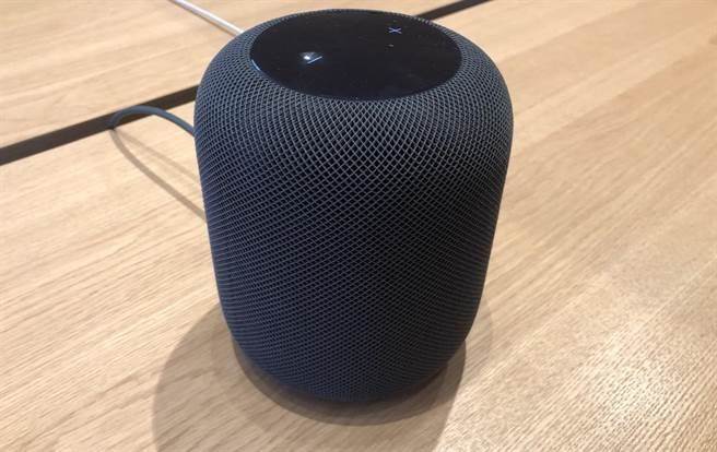 苹果智慧音箱 HomePod。(图／黄慧雯摄于Apple Michigan Avenue)