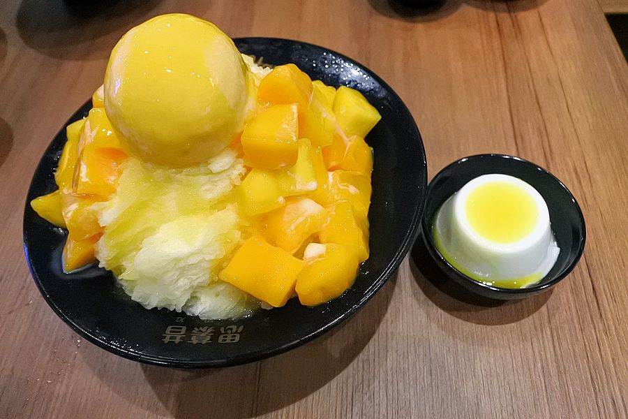 思慕昔「超級雪酪芒果雪花冰」。