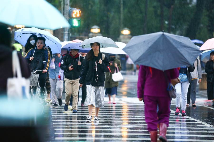 雖然周三各地多雲到晴，但大台北地區仍要防午後雷陣雨。(中時報系資料照片)