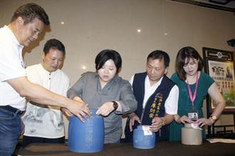台中陶藝協會雙十有成 77件名家一時之選