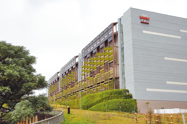 晶圓代工龍頭台積電近日會見經濟部，要求開放更多綠電。該部計畫由台電當綠電大盤商，把手上綁約綠電統一拿到市場出售。（本報資料照片）