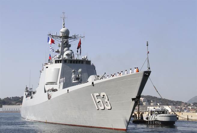 大陸導彈驅逐艦052C西安艦7月初在法國土倫港與法國海軍進行反恐與海上聯合搜救演習。（圖／新華社）