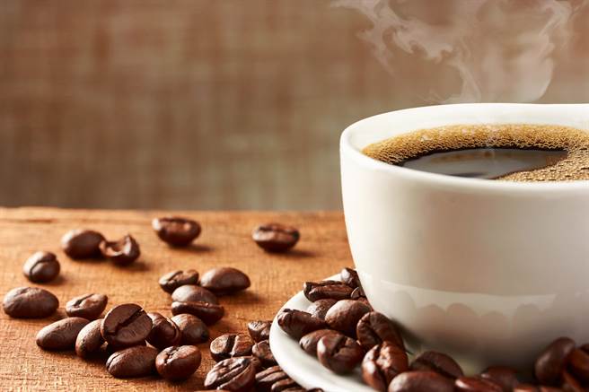 營養師林世航在衛福部撰文指出一天攝取300毫克的咖啡因才不易成癮。（達志影像）