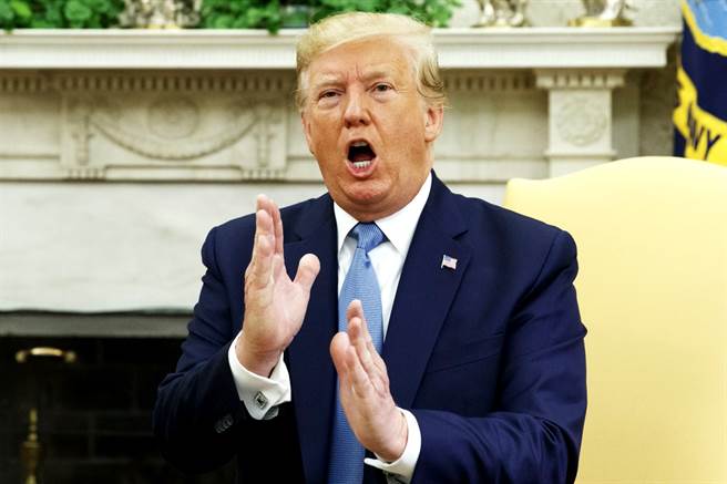 美国总统川普22日在白宫接见巴基斯坦总理伊姆兰汗时发出狂语：「美国一周内就能打赢阿富汗战争」、「10天就能让阿富汗消失在地球上」，「但我只是不想杀死千万人。」（图／美联社）