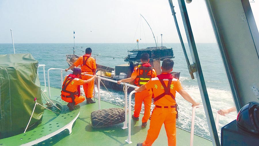 一艘大陸漁船在馬祖海域疑似發生船難，造成5人失聯,馬祖海巡隊正全力搜救中。（示意圖/葉書宏翻攝）