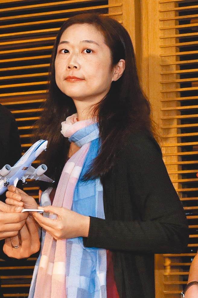 图为华航资深副总经理罗雅美，因私菸案一事改调为董事长特助。（资料照片 华航提供）