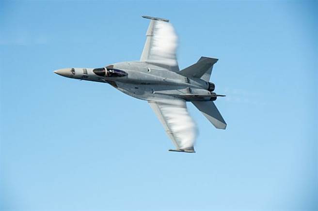 F/A-18E「超级大黄蜂」战机的资料照。（美国海军）
