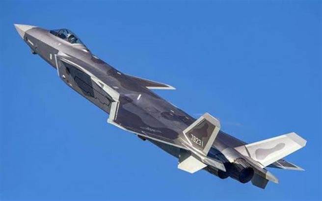 目前中共歼-20最常被拿来讨论的是发动机问题，但计划要配置大推力航空发动机WS-15的计划一直延后，因此仍无法实现未开后燃器下的超音速巡航。（图／美联社）