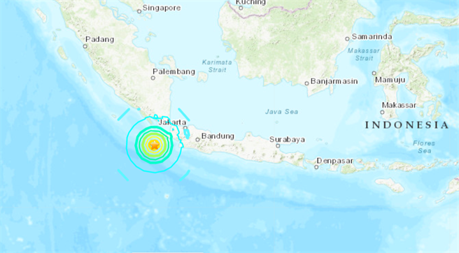印尼蘇門答臘發生規模6.9地震，當局已發布海嘯警報。（圖／USGS)