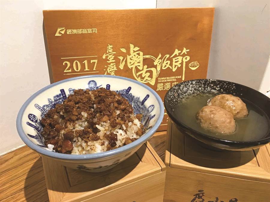 SOGO忠孝館台南美食文化節「度小月」台灣國飯度小月祖傳肉燥飯附海瑞貢丸湯，每份原價95元、特價90元。（SOGO提供）