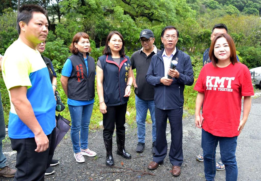 林明溱和馬文君會勘7里農路、護欄及道路改善工程 - 生活 - 中時