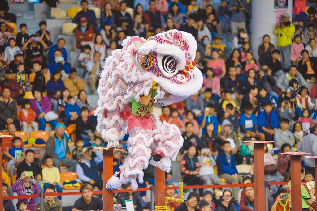 泰山區人文風情薈萃，每年都會舉辦盛大的獅王文化節，吸引各地舞獅隊同台競技。（吳亮賢翻攝）