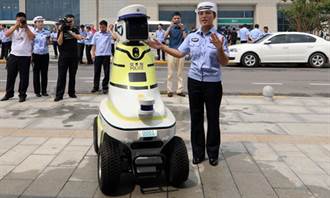 大陸邯鄲市首次出現機器人交警