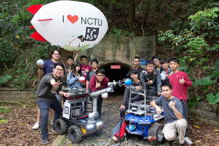 國立交通大學團隊Team NCTU12日參加由美國國防部舉辦的地下機器人挑戰賽，台灣是首度派隊參加這項馬拉松式國際賽事。（陳育賢翻攝）