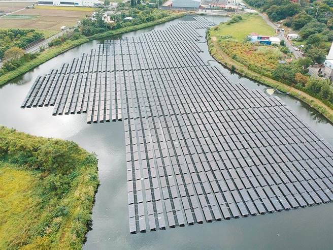 桃園市推動光電埤塘，審計處認為無具體規範，未臻改善。（甘嘉雯翻攝）