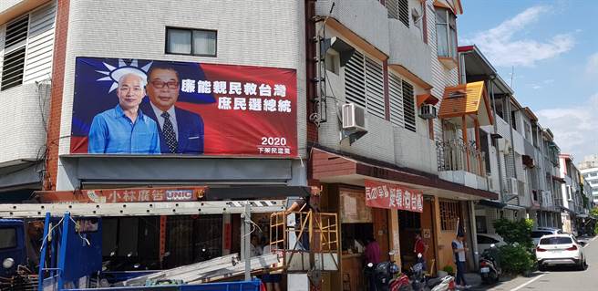 要讓老兵看見 台東韓粉掏腰包立蔣經國與韓國瑜看板 政治 中時