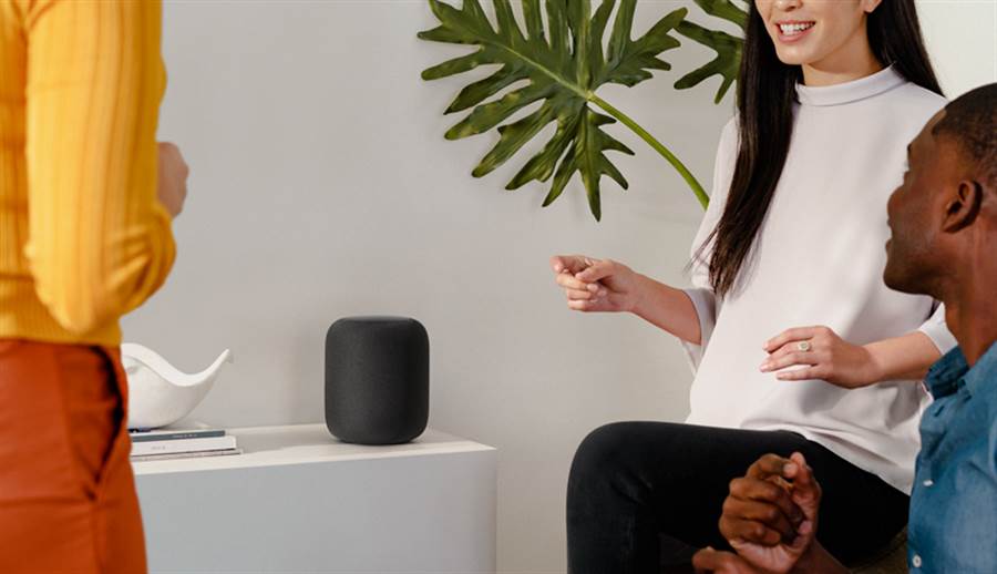 蘋果透過官網公布，HomePod 智慧音箱 8 月 23 日正式在台上市，今開放預購。(圖／翻攝蘋果官網)