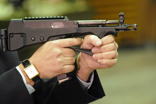 俄國的PP2000衝鋒槍，被稱為最小的衝鋒槍。(圖/anthonysfirearmwarehouse)