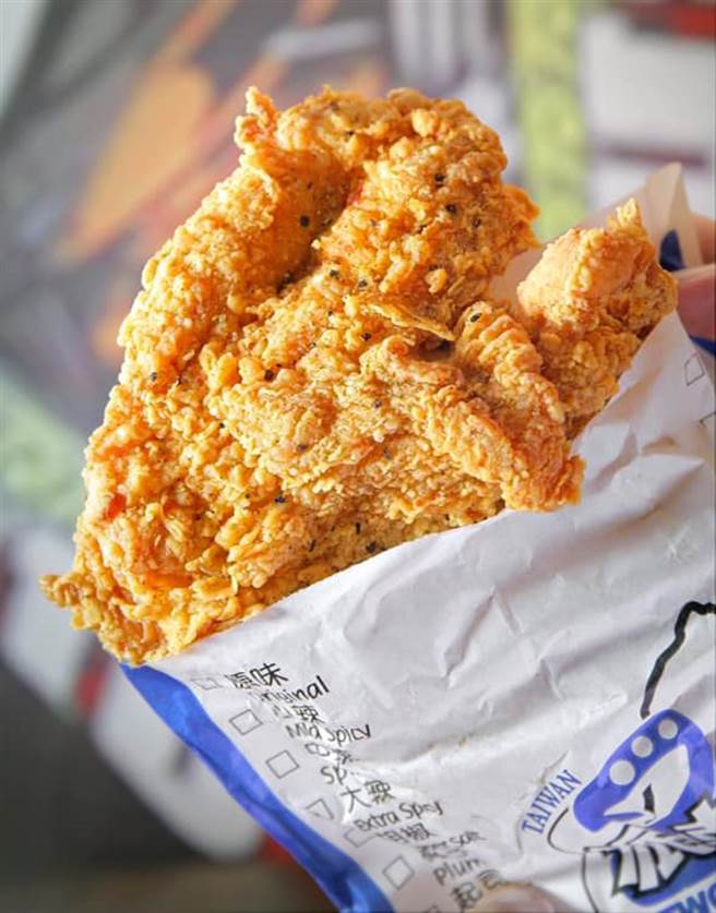 网友曝派克鸡排脆皮锁住肉汁是关键。(图翻摄自2派克脸书粉专)