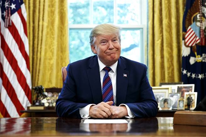 美國總統川普被爆出心心念念要買下格陵蘭島遭丹麥打臉後，他19日在推特發文，稱絕對不會在格陵蘭島上蓋大樓。（資料照／美聯社）