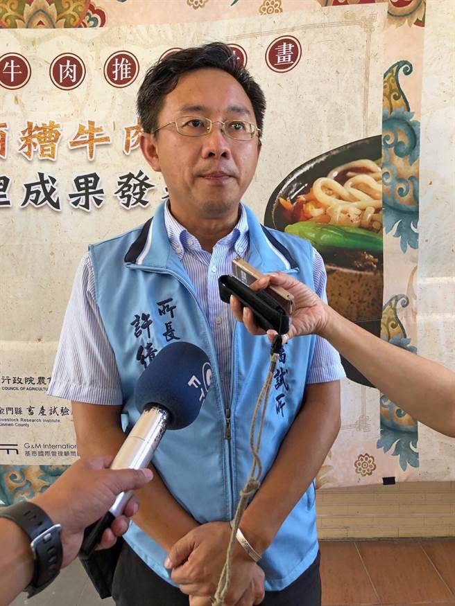 許績鑫所長表示，未來將結合金門縣旅行商業同業公會以DM美食地圖方式，鎖定大陸遊客推動消費行銷，進一步落實產業輔導與升級。（李金生攝）