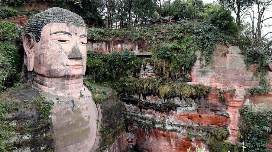 「樂山大佛」總高71公尺、頭寬10公尺，位於三江交會處(示意圖/達志影像)