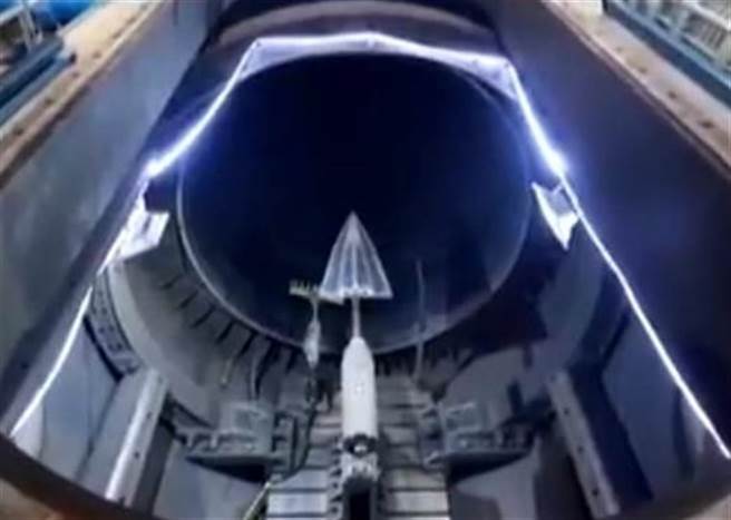 專家認為，在央視節目介紹風洞時出現的，就是東風-17高超音速飛彈。（截自央視）