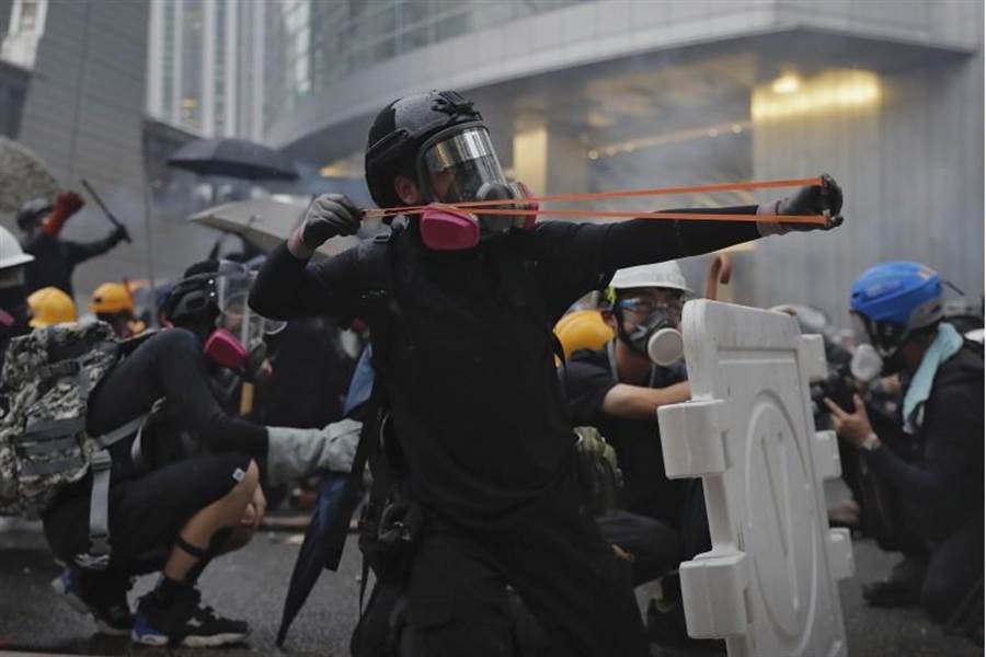 香港抗爭活動警員向天鳴槍港警 別無選擇 兩岸 中時新聞網