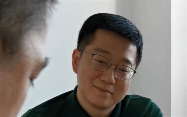 朱一旦原名朱亘，他视频里面的土豪老板、酒肉朋友、侄子和外甥都是他真正的员工。图翻摄自朱一旦的枯燥生活blibli）