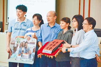 高雄7學子獲總統教育獎 韓表揚