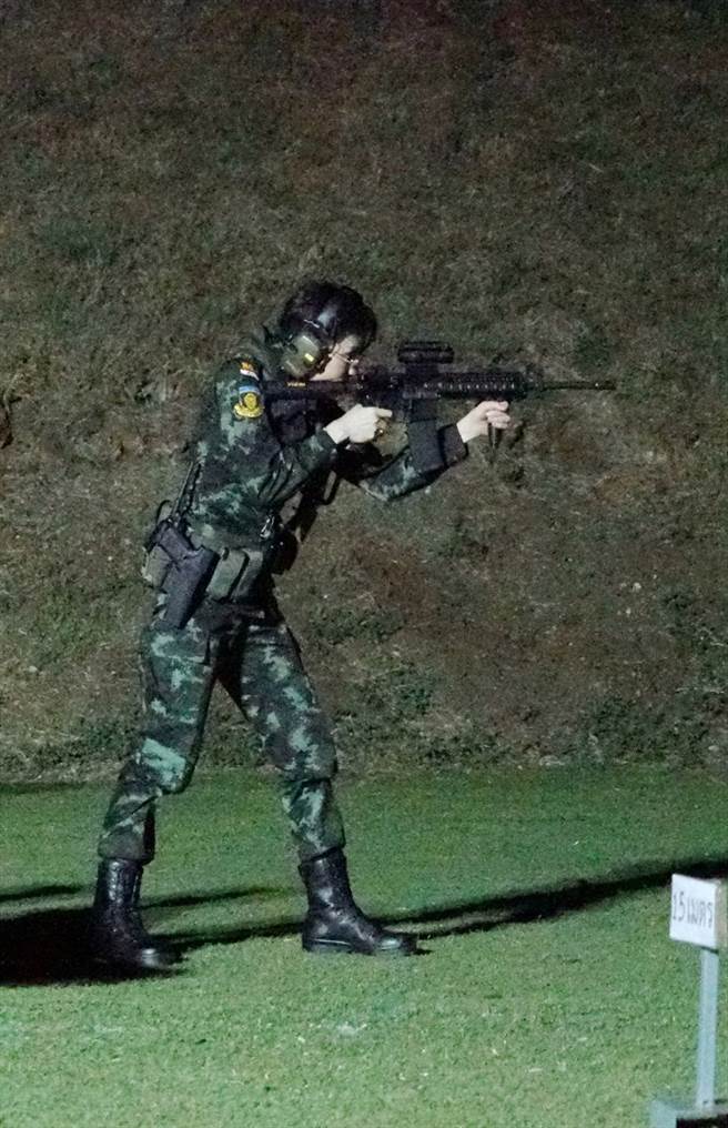 泰国王室宫务处26日公布一系列泰国新王妃诗妮娜的照片。（图／路透社、泰国王室宫务处）