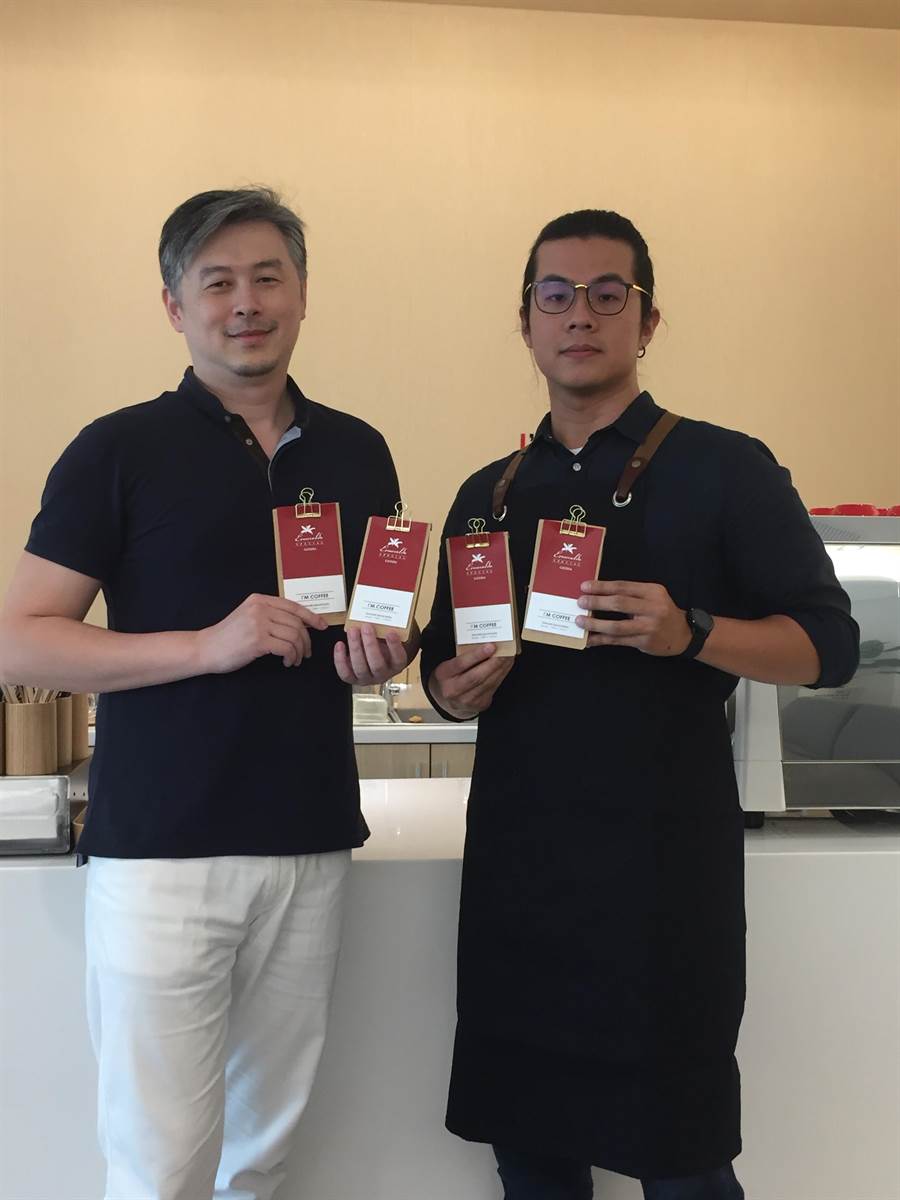 !'M COFFEE總經理林岡立(左)看好台灣精品咖啡市場。(曹婷婷攝)