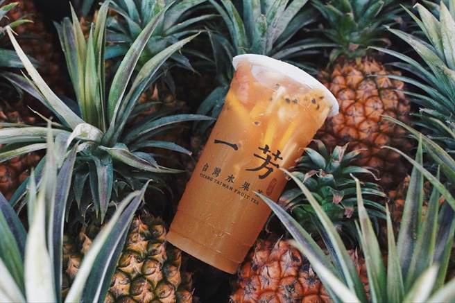 员工透露，推出「买一送一」优惠后，人潮的确有增加。（图／一芳水果茶脸书）