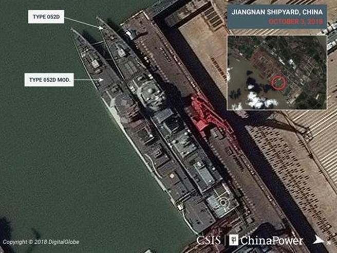 图为卫星拍摄到中共052D改装扩大尾部直升机平台，已修改与未修改的差别。据称此改装是为适应让体型较大的直-20做为驱逐舰上的反潜直升机。（图／CSIS）