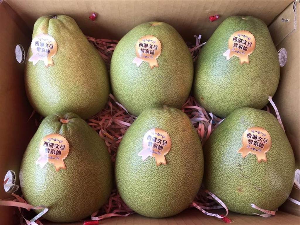 黎家柚今年新推出6顆裝A級柚果禮盒。（黎家柚提供／巫靜婷苗栗傳真）