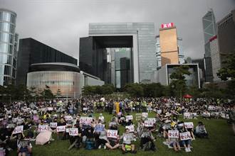 香港添馬公園三罷集會 限期港府下周五前回應訴求
