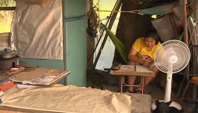 蝸居7坪鐵皮屋！她苦讀只想要...教育部長出手了。（圖/翻攝自中天新聞）