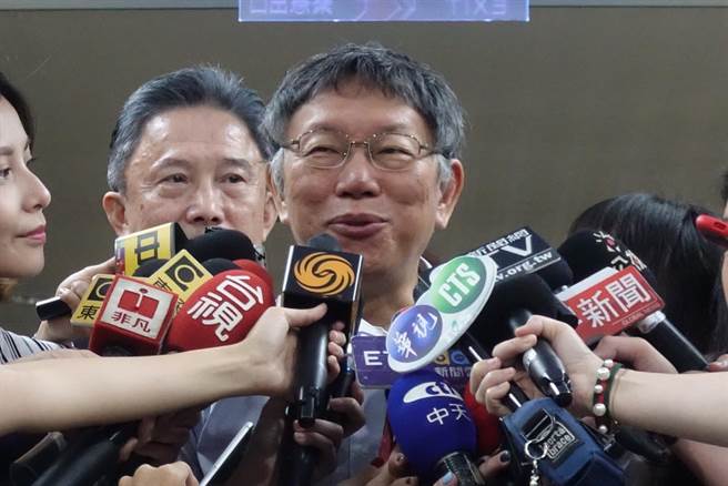台北市長柯文哲今早接受媒體訪問。（張潼攝）