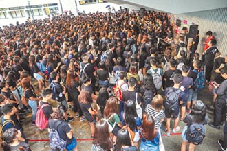 香港開學 3萬中大學生罷課