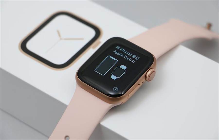 Apple Watch Series 4 (圖示)的接班人很有可能在今年蘋果秋季發表會中亮相。（圖／黃慧雯攝）