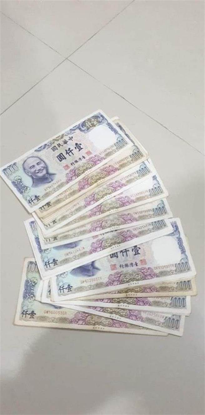 看到了满满古早味的货币，令一路经歷过时代变迁的网友感嘆道今昔非彼，秀出珍藏以久的古钞。（摘自爆废公社公开版）