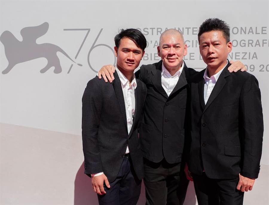 李康生（右起）、蔡明亮和亞儂一起出席威尼斯電影節。（圖／汯呄霖電影提供）