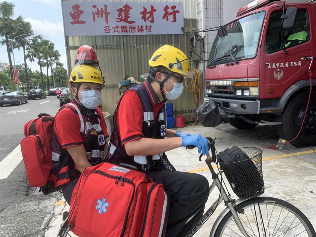 没车出勤消防员骑脚踏车救护 地方万象 中时